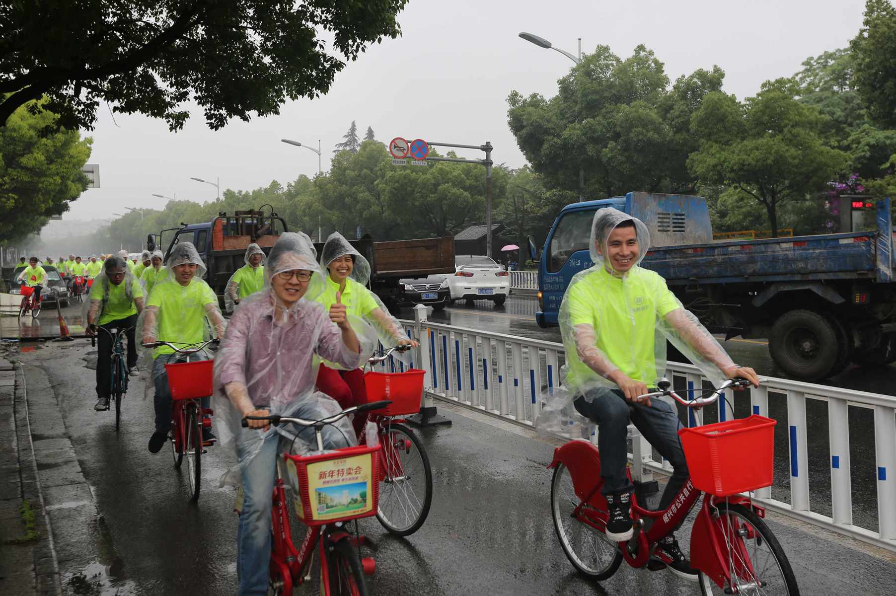 “金年會”杯“兩江十湖一城”大型單車尋訪活動日前啟動