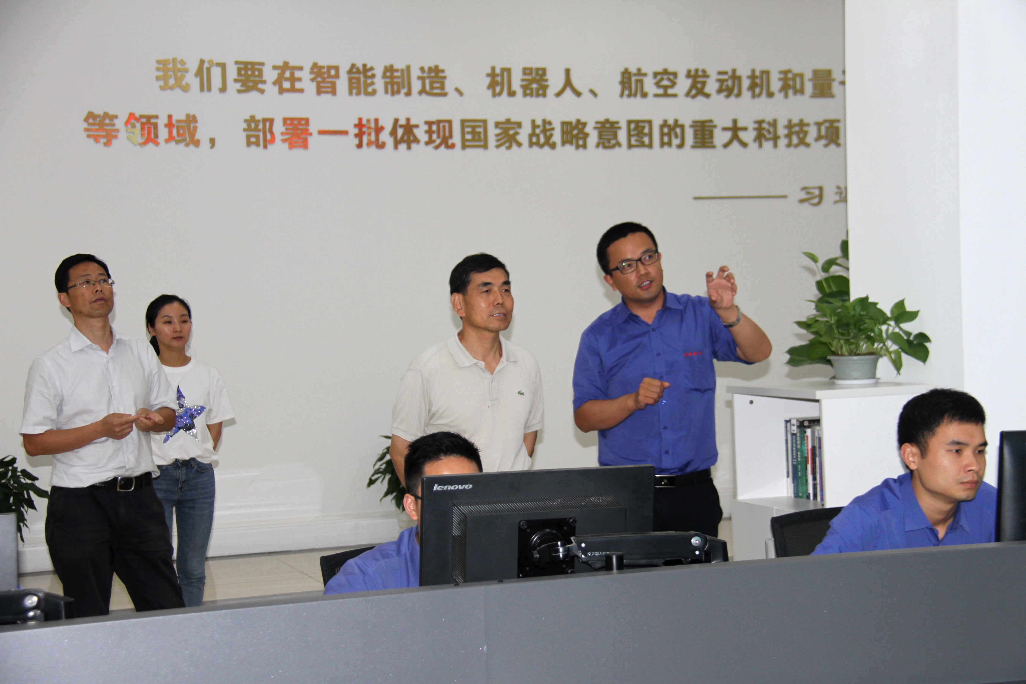 中國光彩事業指導中心調研組考察金年會航空小鎮